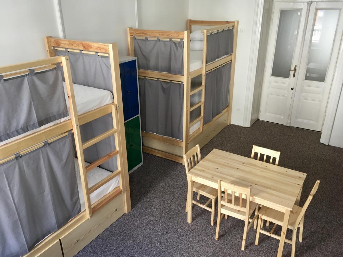 Bison Hostel Krasków Vandrarhemssängar bild