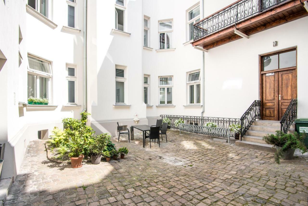 Bison Hostel Krasków Exteriör bild